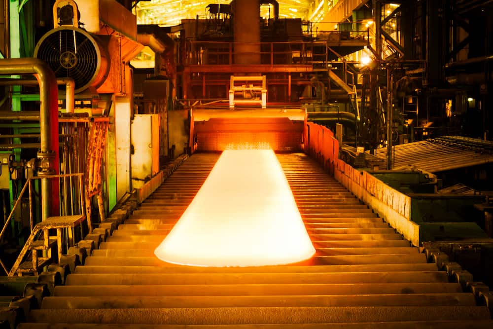Manufacturing steel sheets with the hot rolling method