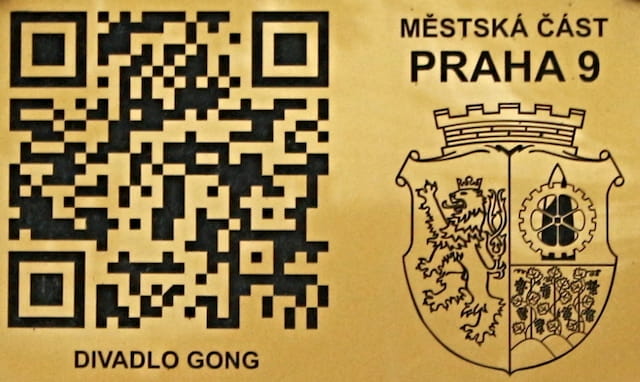 qr code on metal