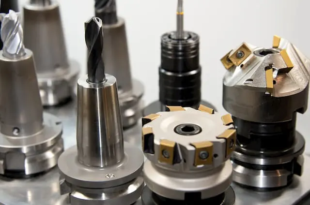 Types and Performance Comparison of CNC Cutting Tool Materials Used in CNC  Machine Tools