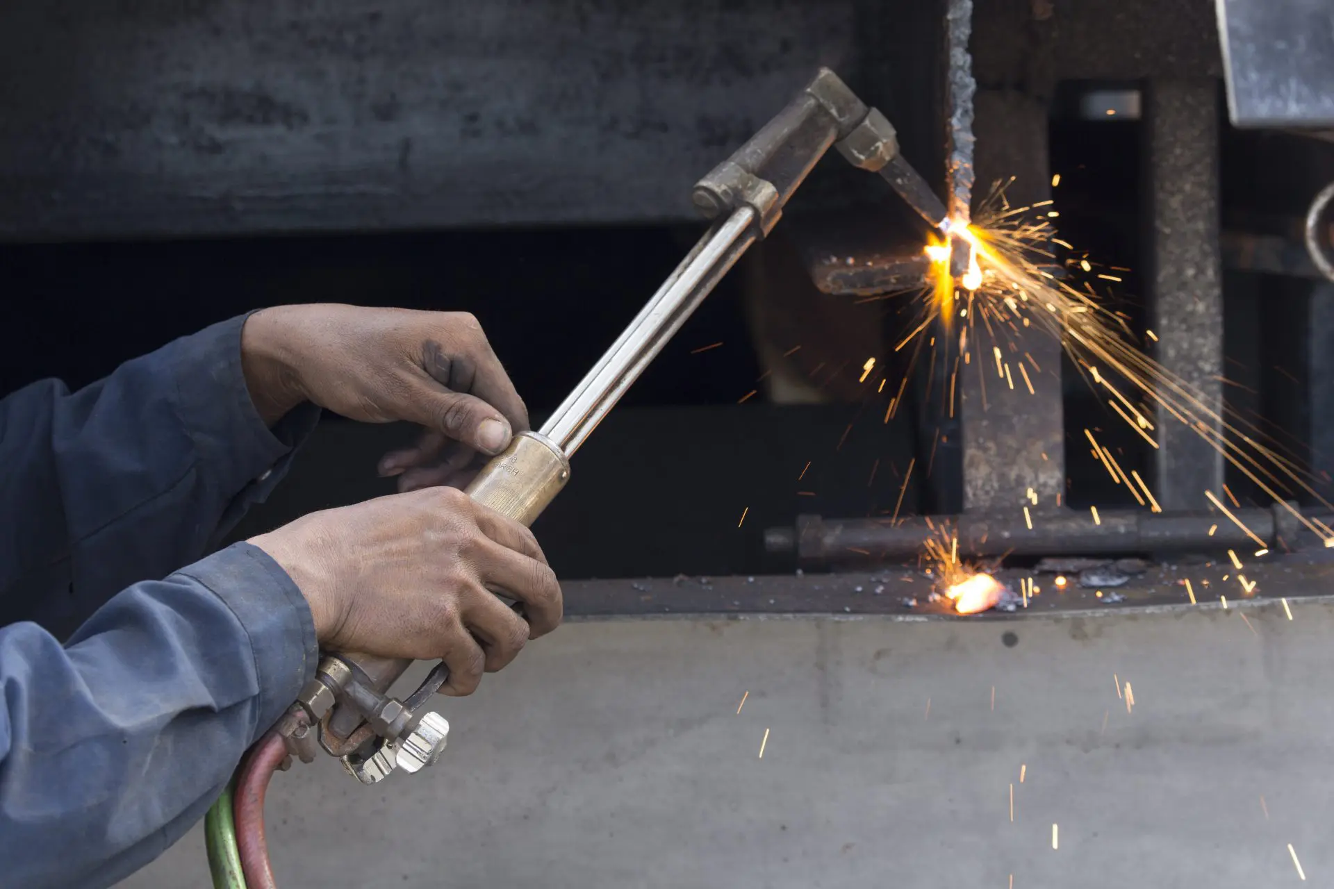 Safety precautions in gas welding workshop - Studentlesson